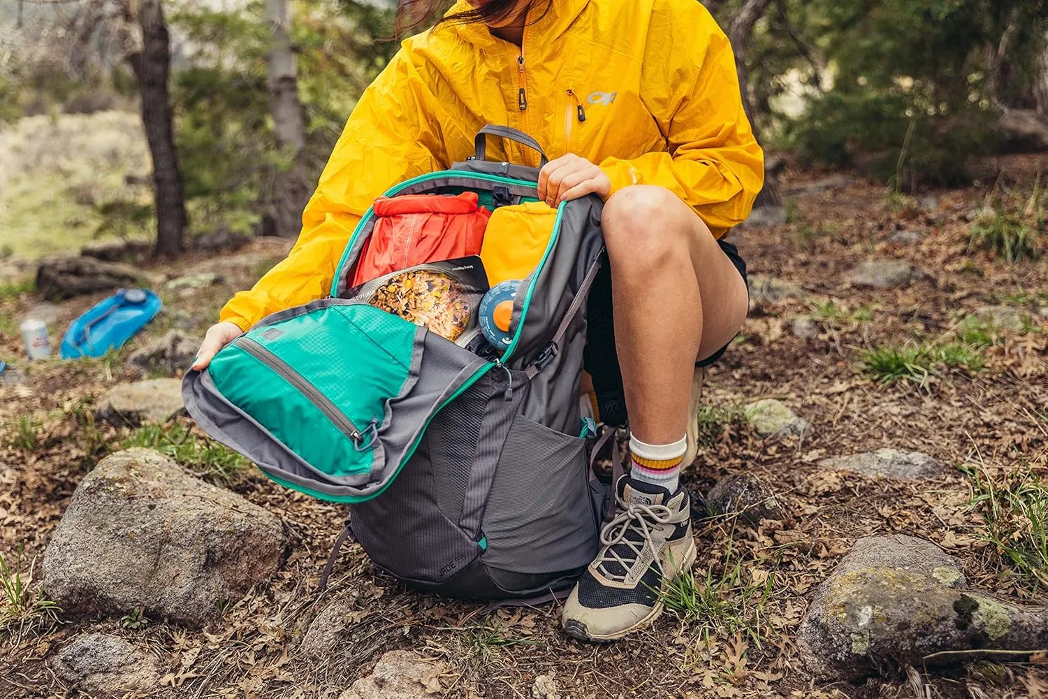 Gregory Jade 28L Women's Day Hiking Backpack, Ventilated Backpanel, Built-In Hydration Attachment for Bladder (Reservoir Not Included), Small/Medium, Midnight Navy