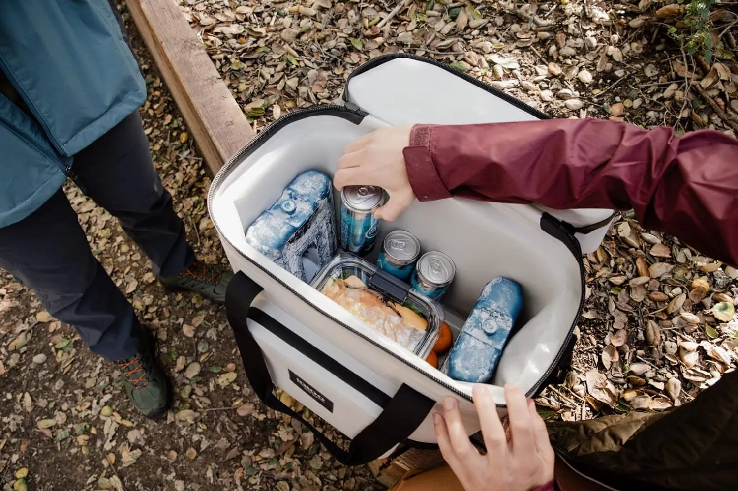 Igloo Trailmate Soft Cooler, Insulated Leakproof Softsided Cooler Bag, Portable Ice Chest, Lunch Cooler Tote Bag