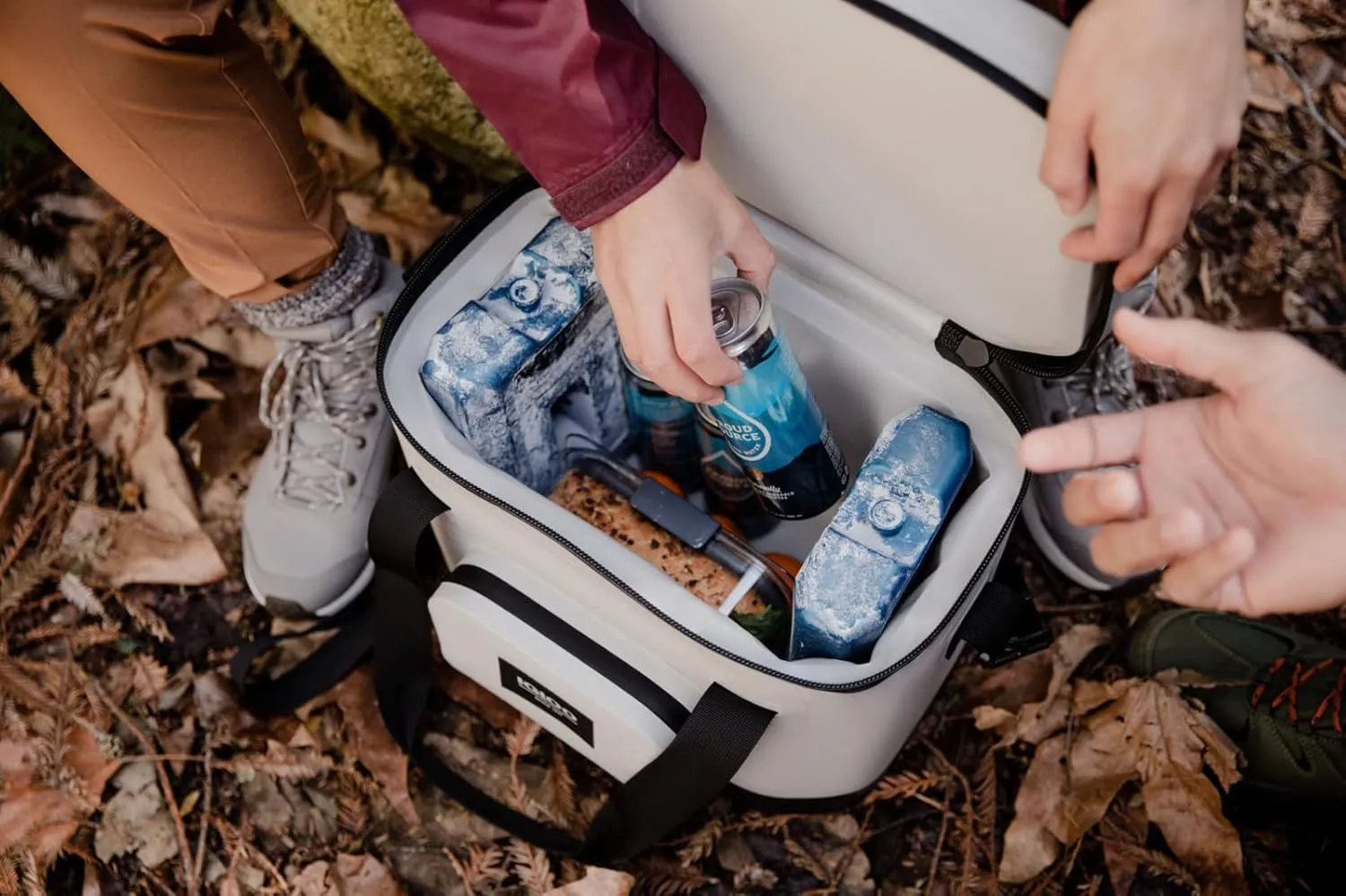Igloo Trailmate Soft Cooler, Insulated Leakproof Softsided Cooler Bag, Portable Ice Chest, Lunch Cooler Tote Bag