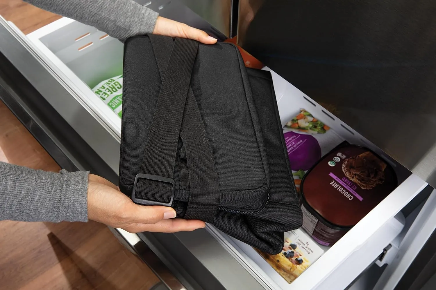 PackIt Freezable Newport Cooler, Collapsible, Reusable, Built with ECOFREEZE Technology, Wide Top Opening, Double Zip Closure, with Adjustable & Removable Shoulder Straps for Easy Carrying